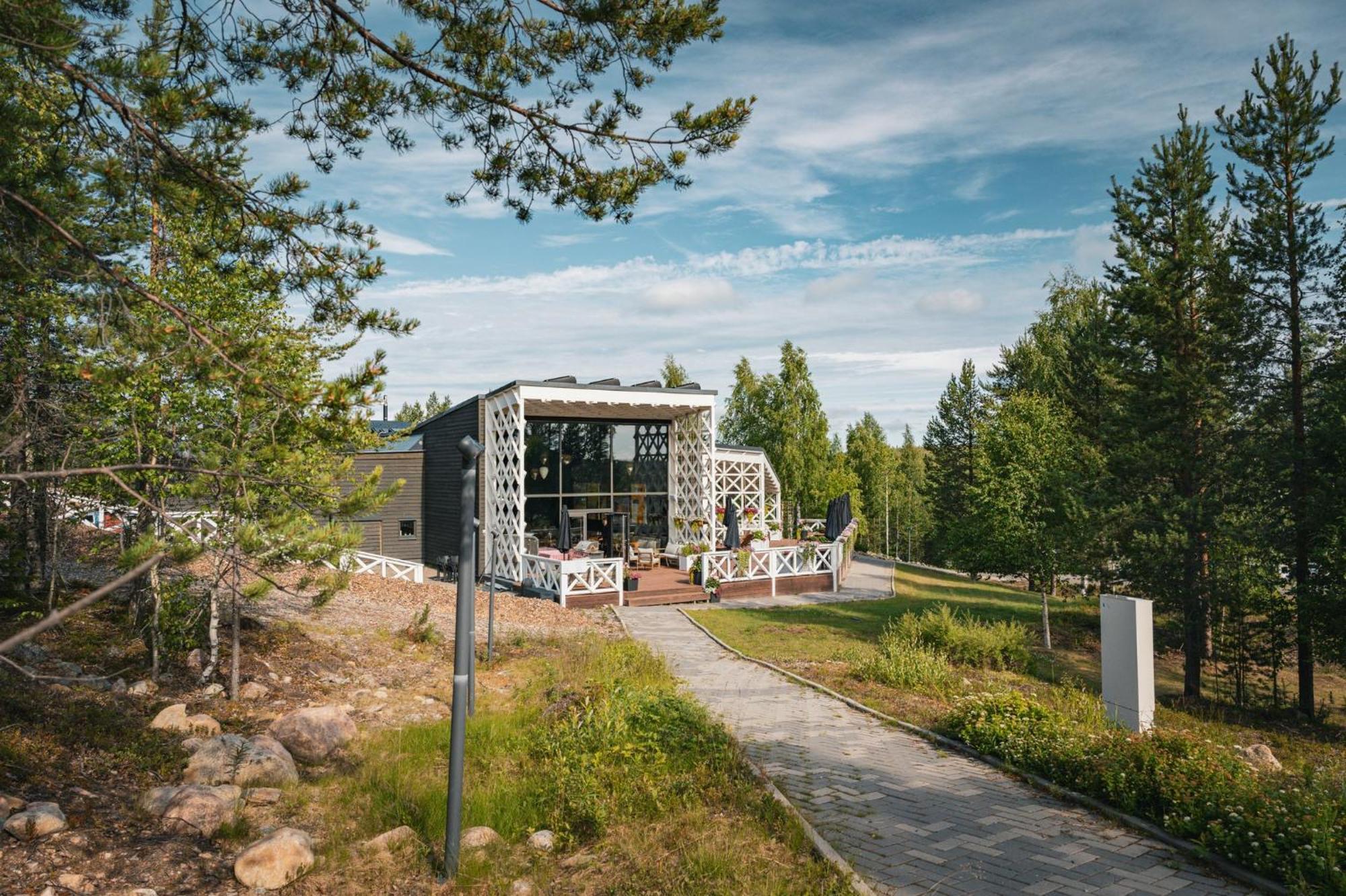 Arctic Treehouse Hotel Рованиеми Екстериор снимка